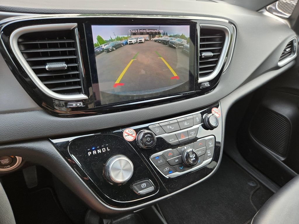 Used 2025 Chrysler Pacifica Select FWD image 27