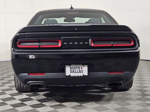 Used 2016 Dodge Challenger R/T RWD image 4