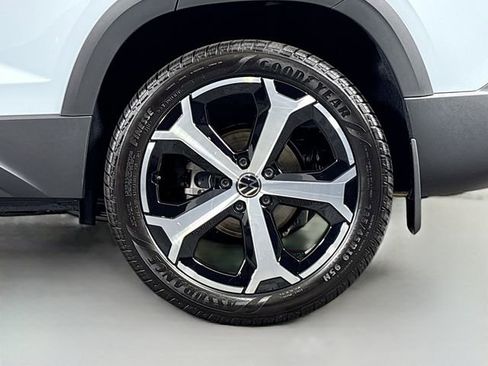 New 2026 Volkswagen Taos SEL AWD/4WD image 32