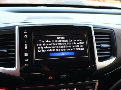 Used 2017 Honda Pilot Touring image 13