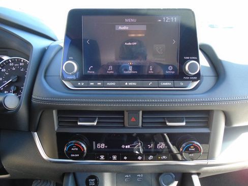 Used 2024 Nissan Rogue SV image 14