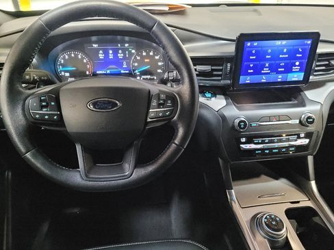 Used 2020 Ford Explorer XLT w/ Equipment Group 202A RWD image 22