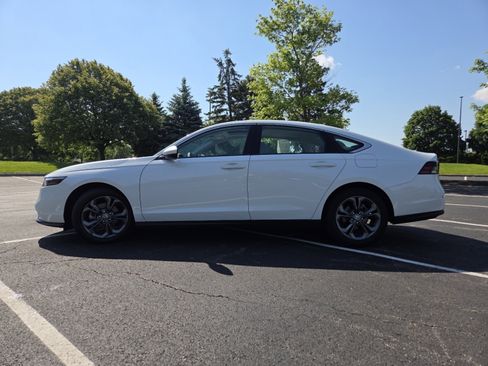 Certified 2023 Honda Accord EX image 17