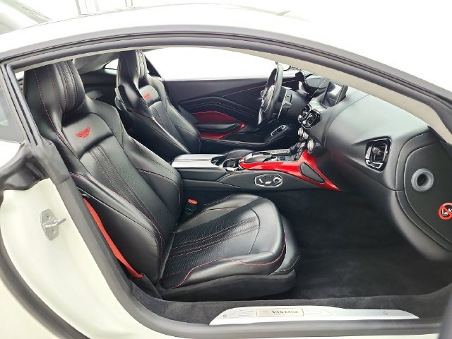 Used 2020 Aston Martin V8 Vantage Coupe RWD image 18