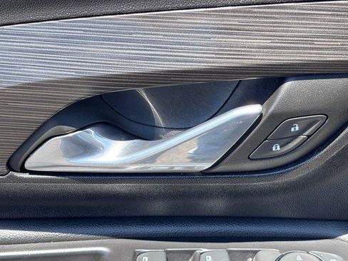 Used 2024 GMC Terrain SLE FWD image 18