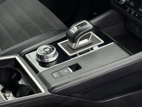 Used 2024 Mitsubishi Outlander SE image 9