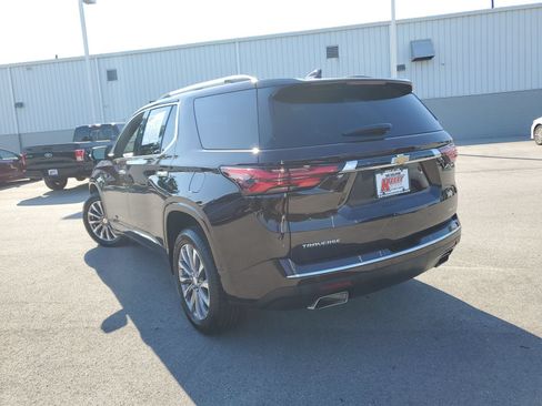 Used 2022 Chevrolet Traverse Premier FWD image 3