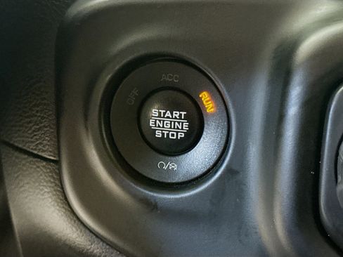 Used 2021 Jeep Gladiator Sport image 21