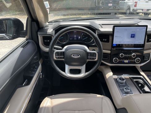 Used 2024 Ford Expedition Max Limited AWD/4WD image 2