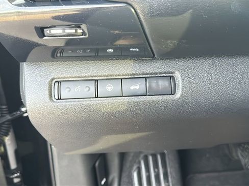 Used 2025 Nissan Pathfinder SV FWD image 20