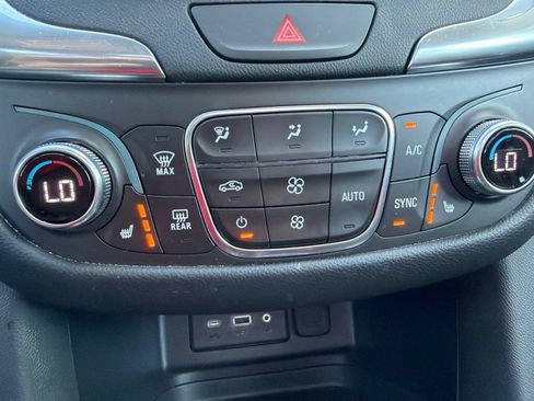 Used 2021 Chevrolet Equinox LT AWD/4WD image 8
