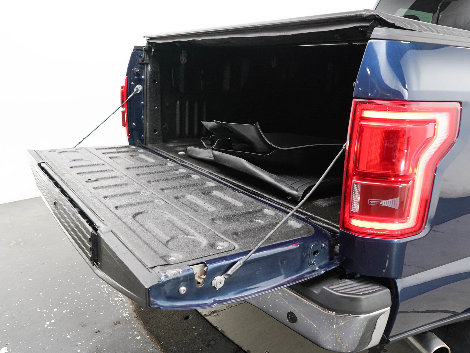 Used 2016 Ford F150 Lariat w/ Equipment Group 502A Luxury AWD/4WD image 13