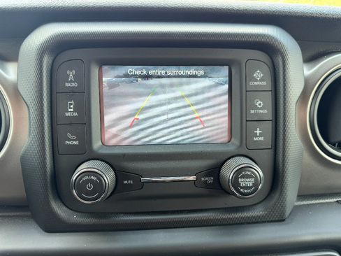 Used 2018 Jeep Wrangler Sport AWD/4WD image 29