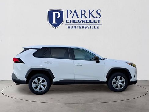 Used 2022 Toyota RAV4 LE FWD image 33