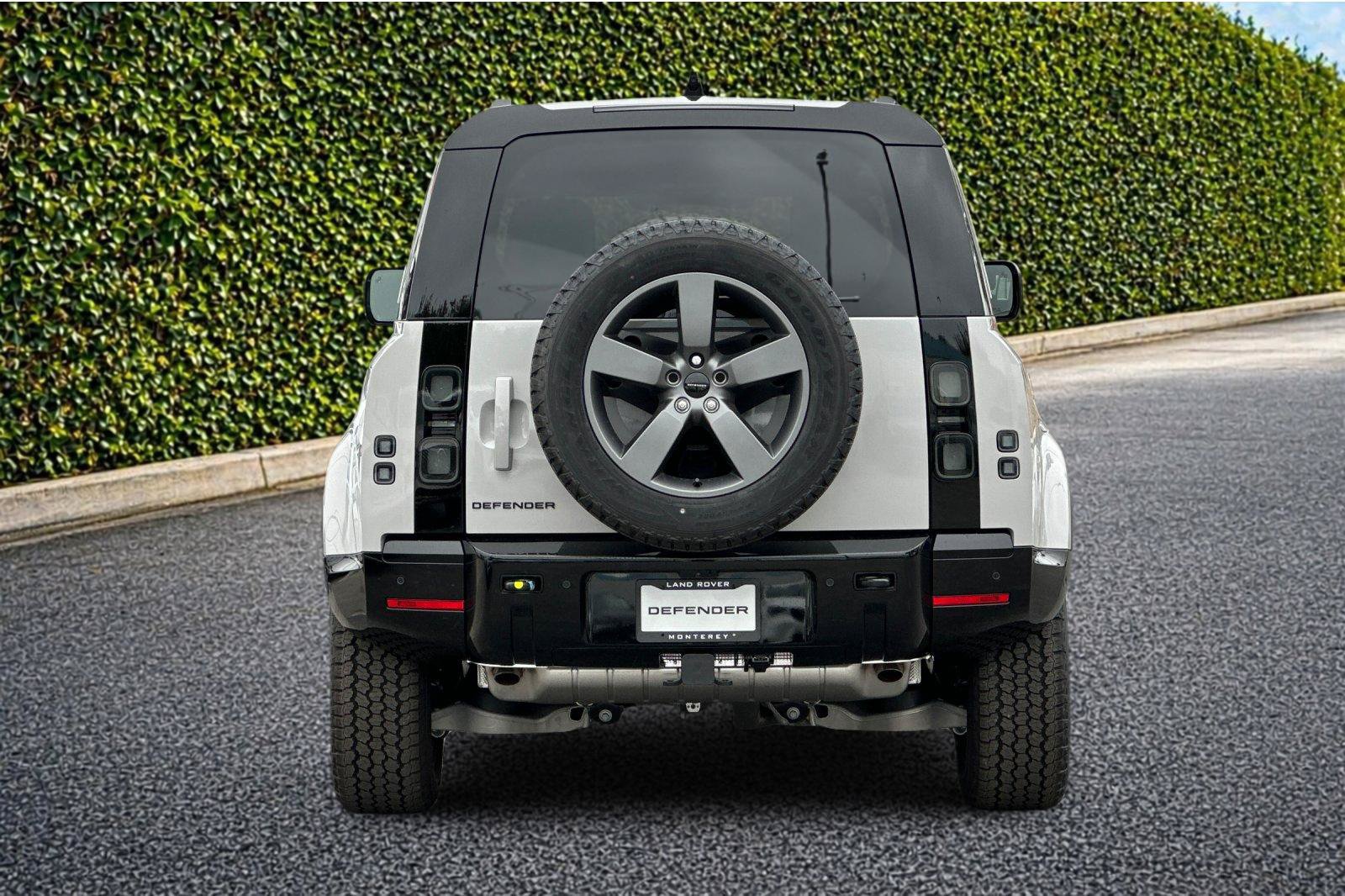 New 2026 Land Rover Defender 110 X-Dynamic SE AWD/4WD image 5