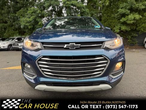 Used 2020 Chevrolet Trax LT w/ Driver Confidence Package AWD/4WD image 3