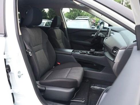 Certified 2025 Nissan Rogue SV FWD image 24