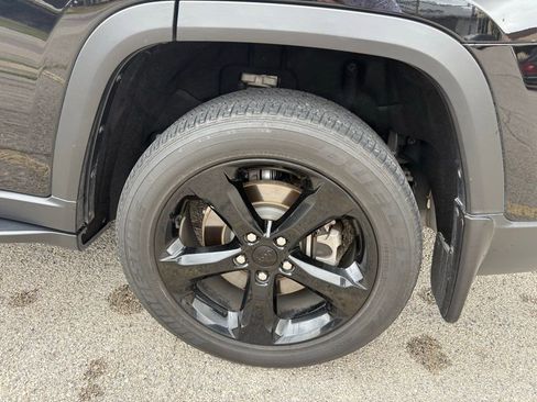 Used 2021 Jeep Grand Cherokee L Laredo image 23