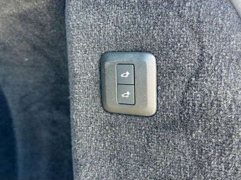 Used 2020 Land Rover Range Rover Sport SVR image 46