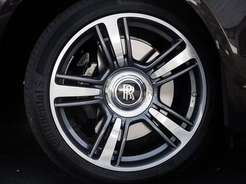 Used 2014 Rolls-Royce Ghost image 16