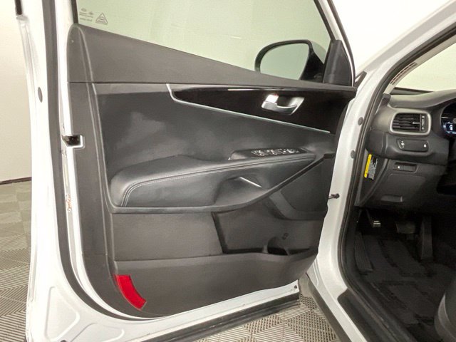 Used 2018 Kia Sorento FWD V6 image 11