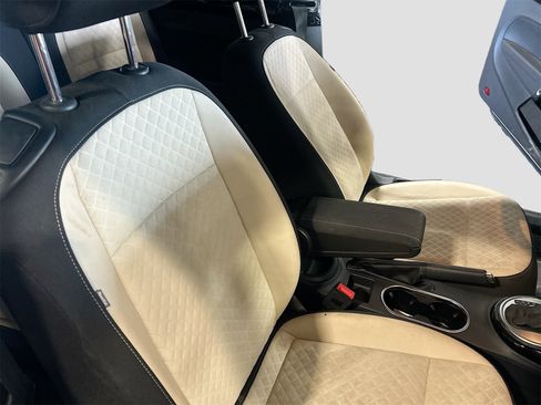 Used 2019 Volkswagen Beetle 2.0T SE image 27