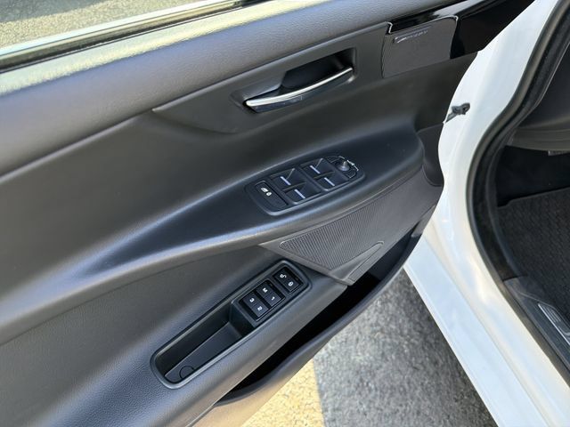 Used 2019 Jaguar XE Premium RWD image 14