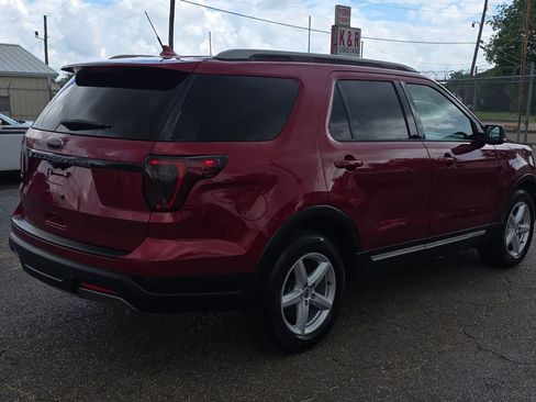 Used 2019 Ford Explorer XLT w/ Equipment Group 202A FWD image 3