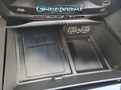 Used 2022 Chrysler Pacifica Pinnacle image 24