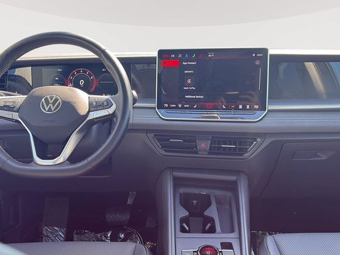 Certified 2025 Volkswagen Tiguan SE w/ Panoramic Sunroof Package AWD/4WD image 5