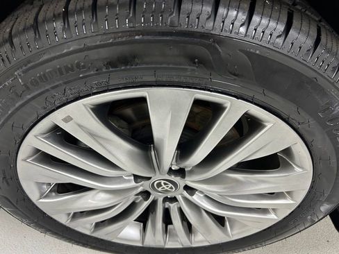 Used 2024 Toyota Highlander Platinum image 10