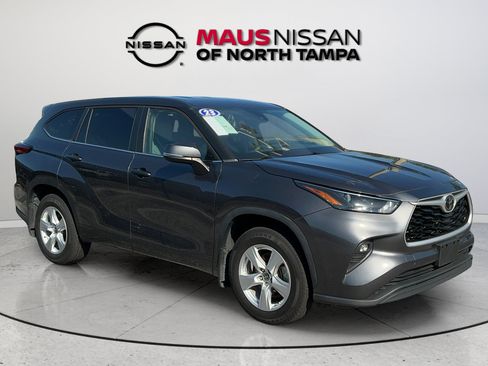 Used 2023 Toyota Highlander LE AWD/4WD image 1