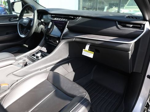 Used 2025 Jeep Grand Cherokee Limited w/ Black Appearance Package RWD image 19