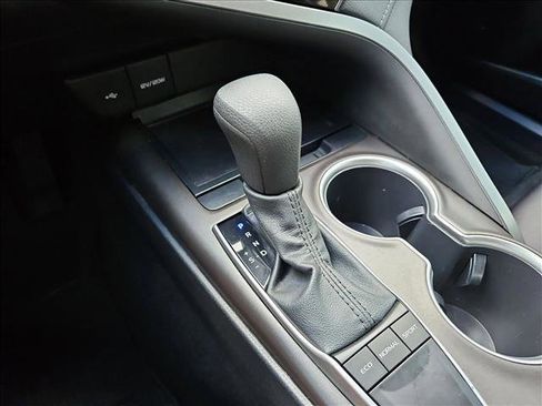 Used 2022 Toyota Camry LE w/ Convenience Package image 12