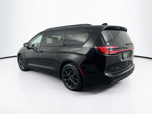 Used 2025 Chrysler Pacifica Limited FWD image 5