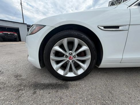 Used 2017 Jaguar XF Premium AWD/4WD image 34