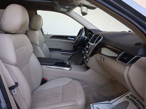 Used 2014 Mercedes-Benz GL 450 4MATIC image 28