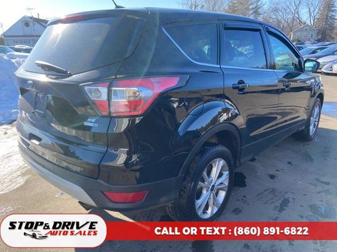 Used 2017 Ford Escape SE image 5