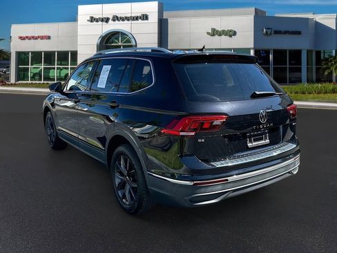Used 2022 Volkswagen Tiguan SE w/ Panoramic Sunroof Package image 6