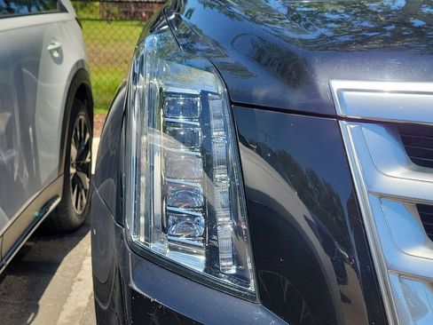 Used 2019 Cadillac Escalade Luxury RWD image 7