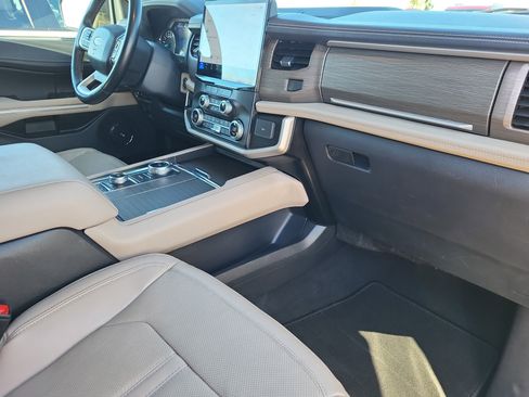 Used 2024 Ford Expedition Limited image 15
