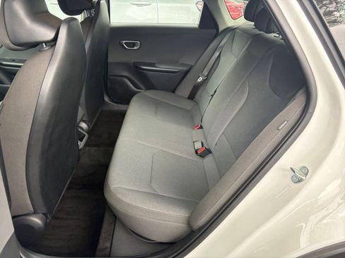 Used 2025 Kia K4 LXS FWD image 46