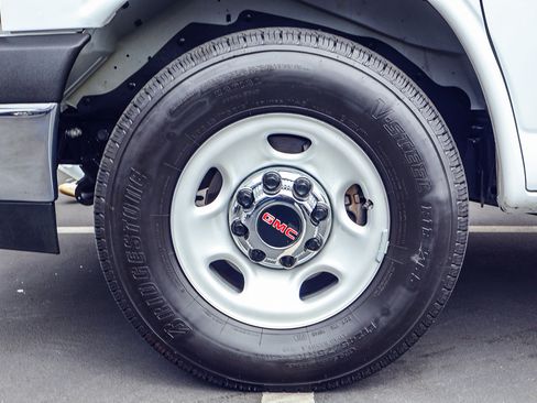 Used 2025 GMC Savana 3500 LT w/ LT Preferred Equipment Group RWD image 17