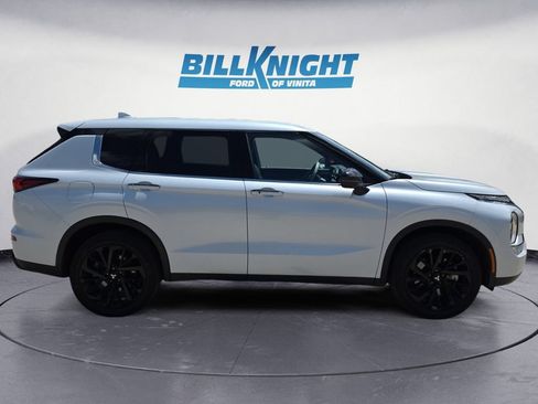 Used 2023 Mitsubishi Outlander SE FWD image 6