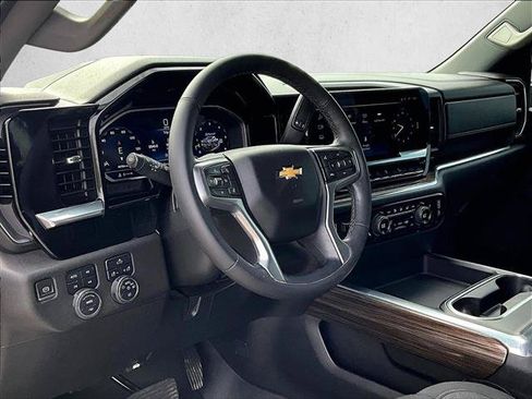 Used 2024 Chevrolet Silverado 2500 LT AWD/4WD image 14