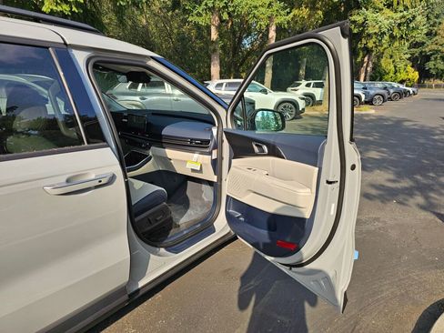 New 2026 Kia Carnival SX w/ SX Dark Edition Package image 32