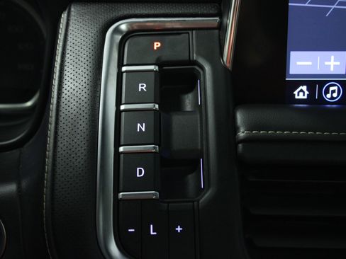 Used 2021 Chevrolet Suburban Premier AWD/4WD image 24