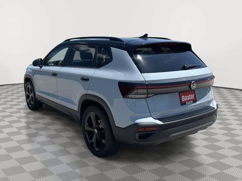 Certified 2025 Volkswagen Taos SE AWD/4WD image 8