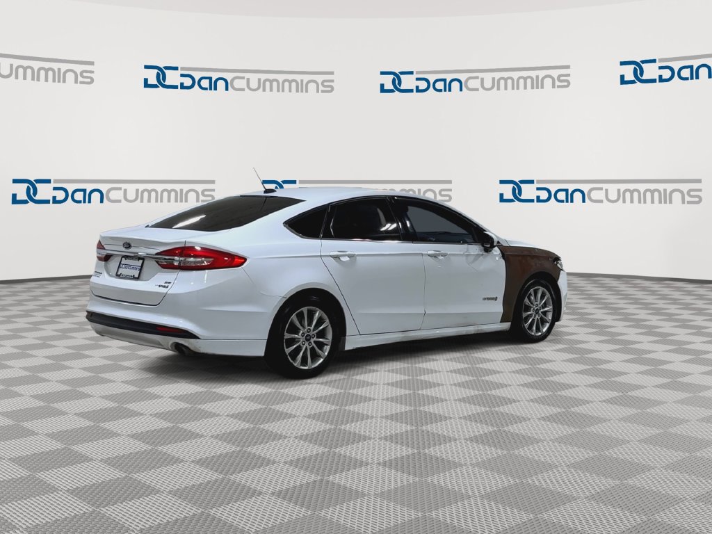 Used 2017 Ford Fusion SE FWD image 8