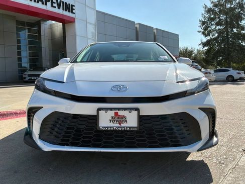 Used 2026 Toyota Camry SE FWD image 3